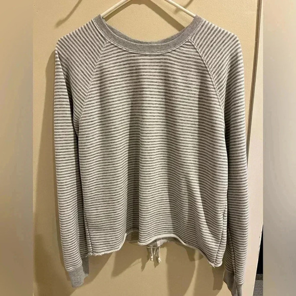 Abercrombie and Fitch Size Medium Grey and White Lightweight Sweatshirt - Picture 1 of 8